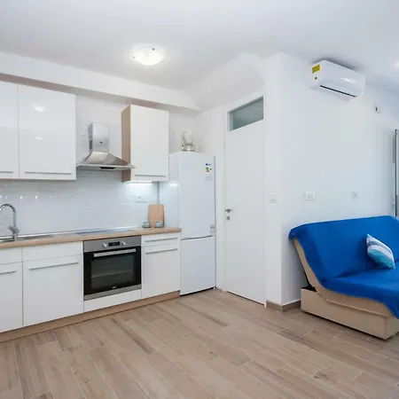 Ivana Apartament *